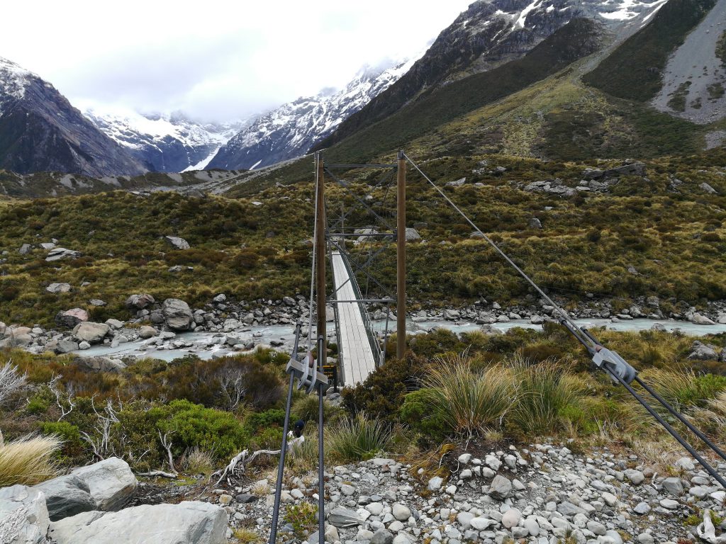 Eine der drei Hängebrücke des Hooker Valley Tracks