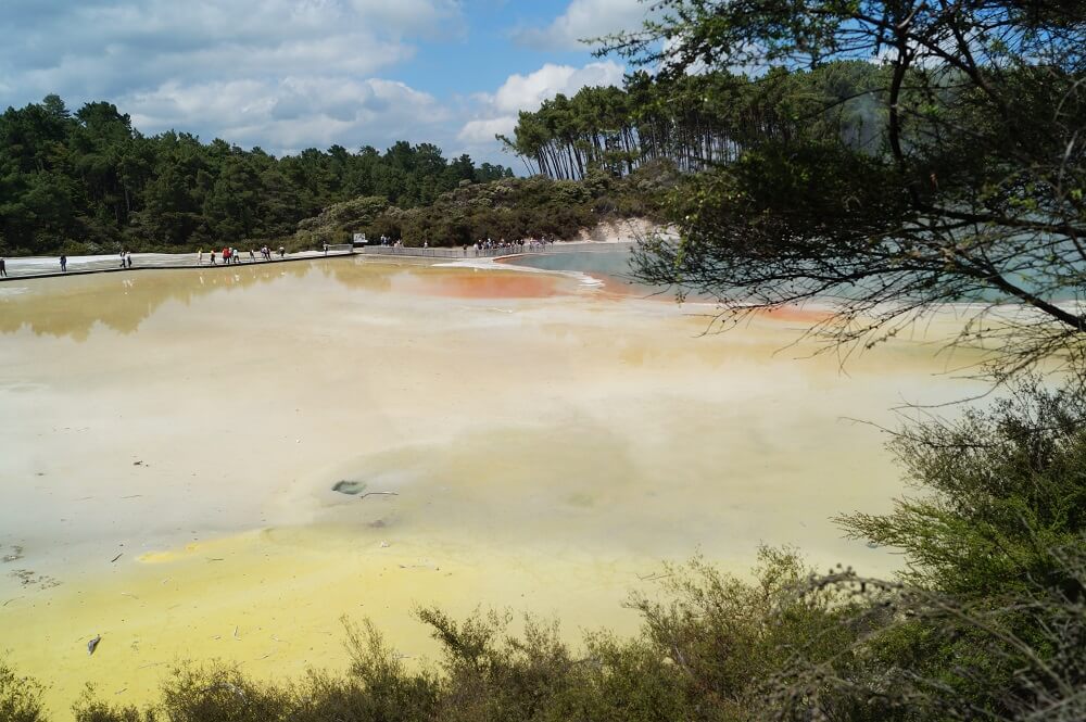 Der Champagne Pool im Wai-O-Tapo Thermal Wonderland in Neuseeland